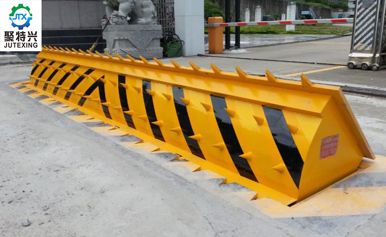 翻版路障機